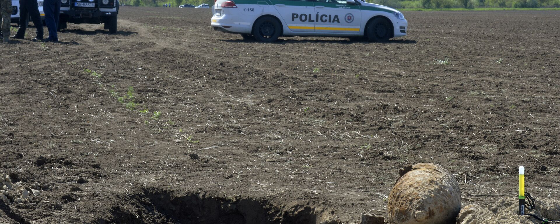 Unexploded World War II bomb lies on the field near the town of Sturovo, Slovakia - Sputnik Türkiye, 1920, 10.09.2025
