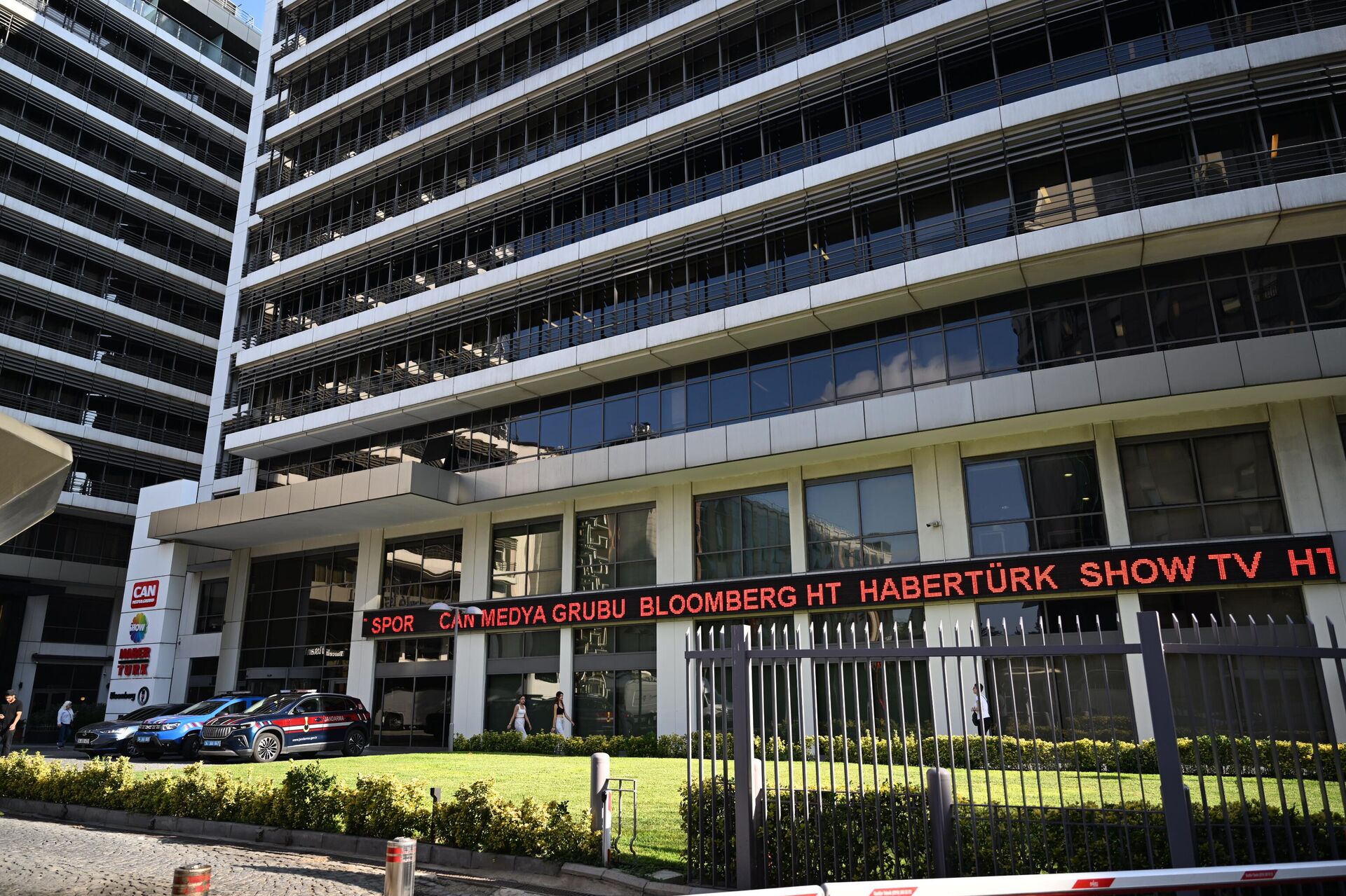 Habertürk ve Show TV'ye el konuldu: Mehmet Şakir Can, Kemal Can ve Kenan Tekdağ dahil yöneticilere gözaltı kararı - Sputnik Türkiye, 1920, 11.09.2025