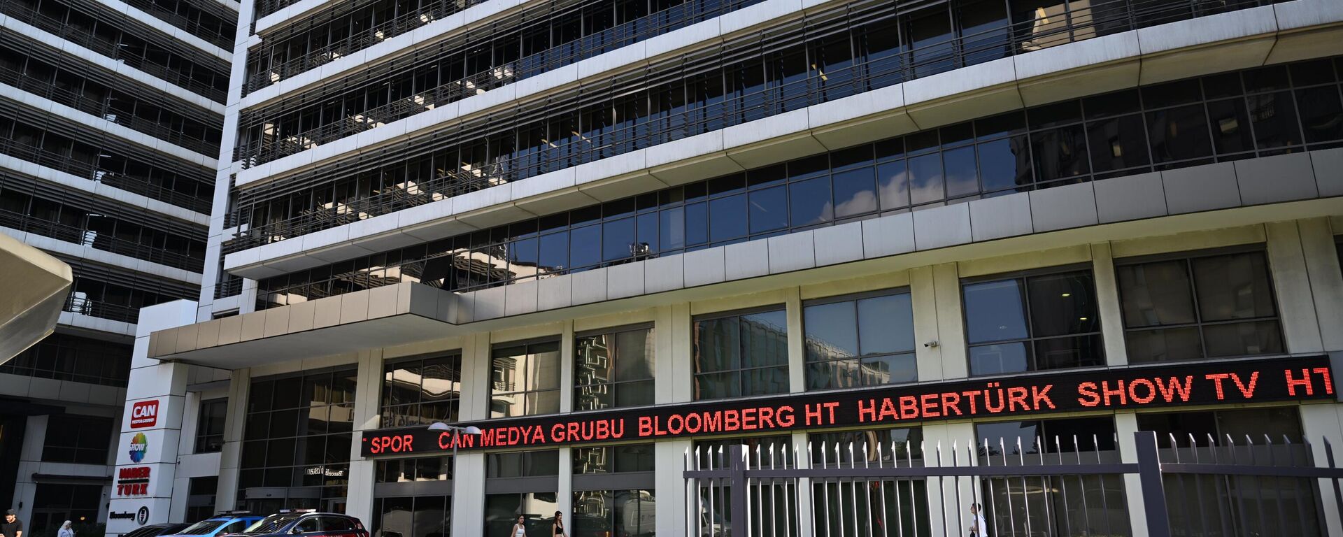 Habertürk ve Show TV'ye el konuldu: Mehmet Şakir Can, Kemal Can ve Kenan Tekdağ dahil yöneticilere gözaltı kararı - Sputnik Türkiye, 1920, 15.09.2025