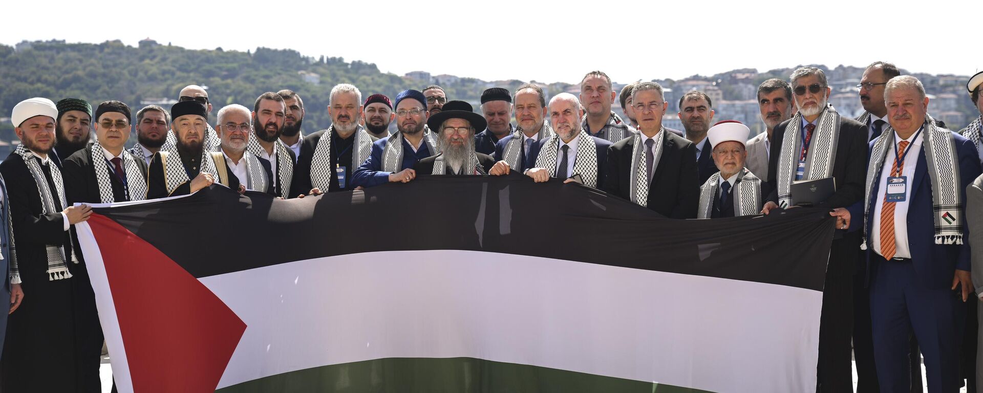 Filistin için Uluslararası Yuvarlak Masa İstanbul'da toplandı: 'ABD, İsrail'in ortağı ve Müslümanlar sessizlik krizinde' - Sputnik Türkiye, 1920, 11.09.2025