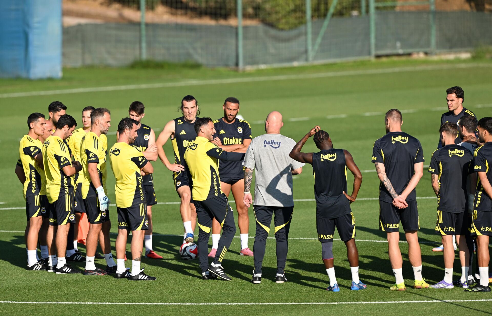 Fenerbahçe’den orta sahaya 3 aday - Sputnik Türkiye, 1920, 12.09.2025