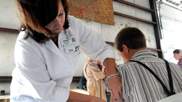 A health worker administers a measles vaccine in rural Ohio in 2014, where a measles outbreak of over 300 cases was the largest in the U.S. since 1994. - Sputnik Türkiye