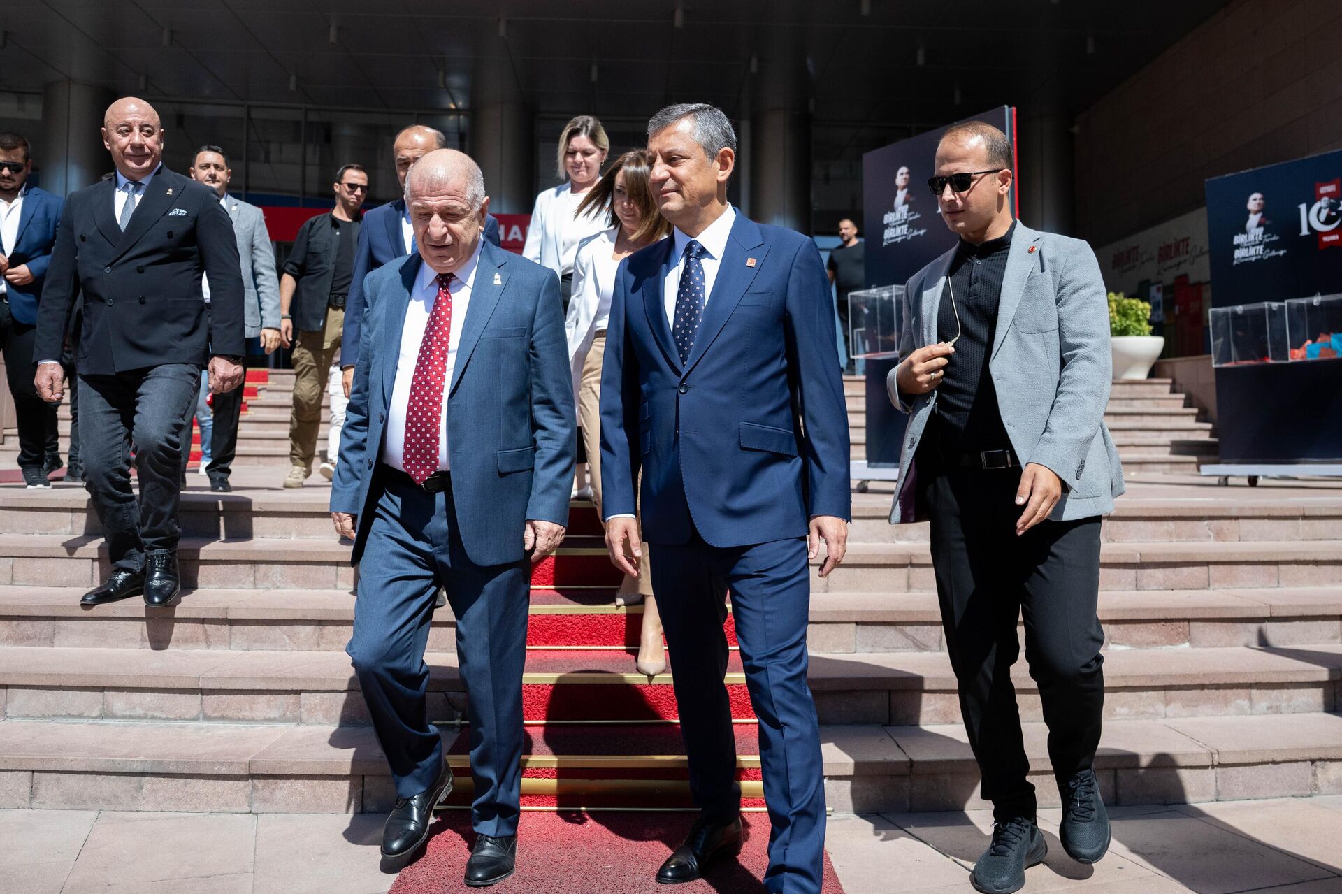 Ümit Özdağ: Hukukun ve demokrasinin yanında olmaya devam edeceğiz - Sputnik Türkiye, 1920, 14.09.2025