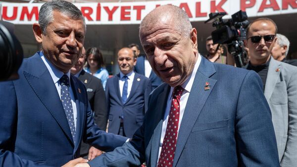 Ümit Özdağ: Hukukun ve demokrasinin yanında olmaya devam edeceğiz - Sputnik Türkiye