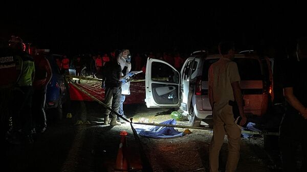 Batman'ın Beşiri ilçesinde bir araca düzenlenen silahlı saldırıda anne, baba ve 2 çocuğu yaşamını yitirdi - Sputnik Türkiye