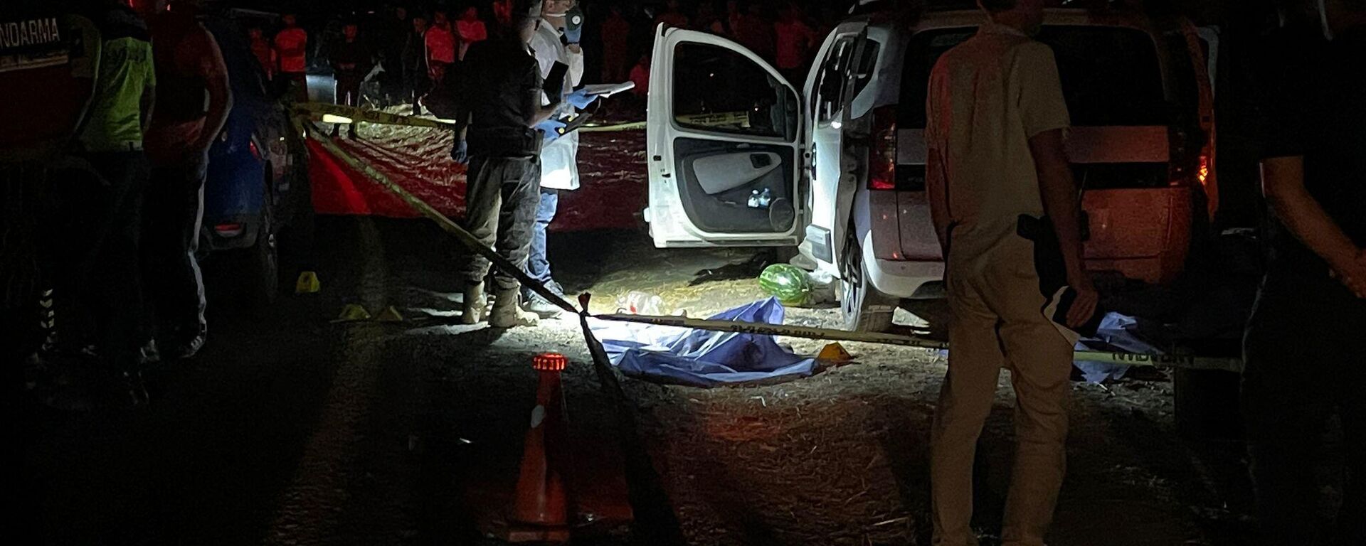 Batman'da bir araca düzenlenen silahlı saldırıda anne, baba ve 2 çocuk hayatını kaybetti - Sputnik Türkiye, 1920, 15.09.2025