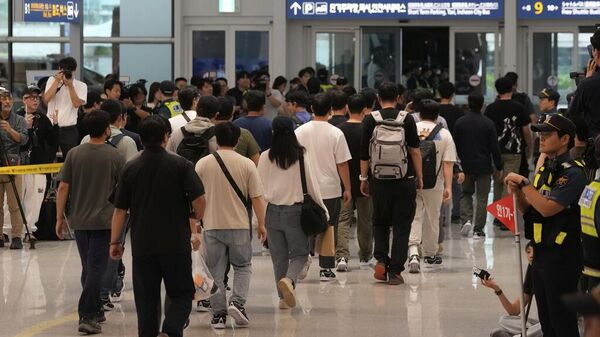 Güney Kore, ABD'deki fabrikada gözaltı sırasında vatandaşlarına yönelik olası insan hakları ihlalini araştıracak - Sputnik Türkiye