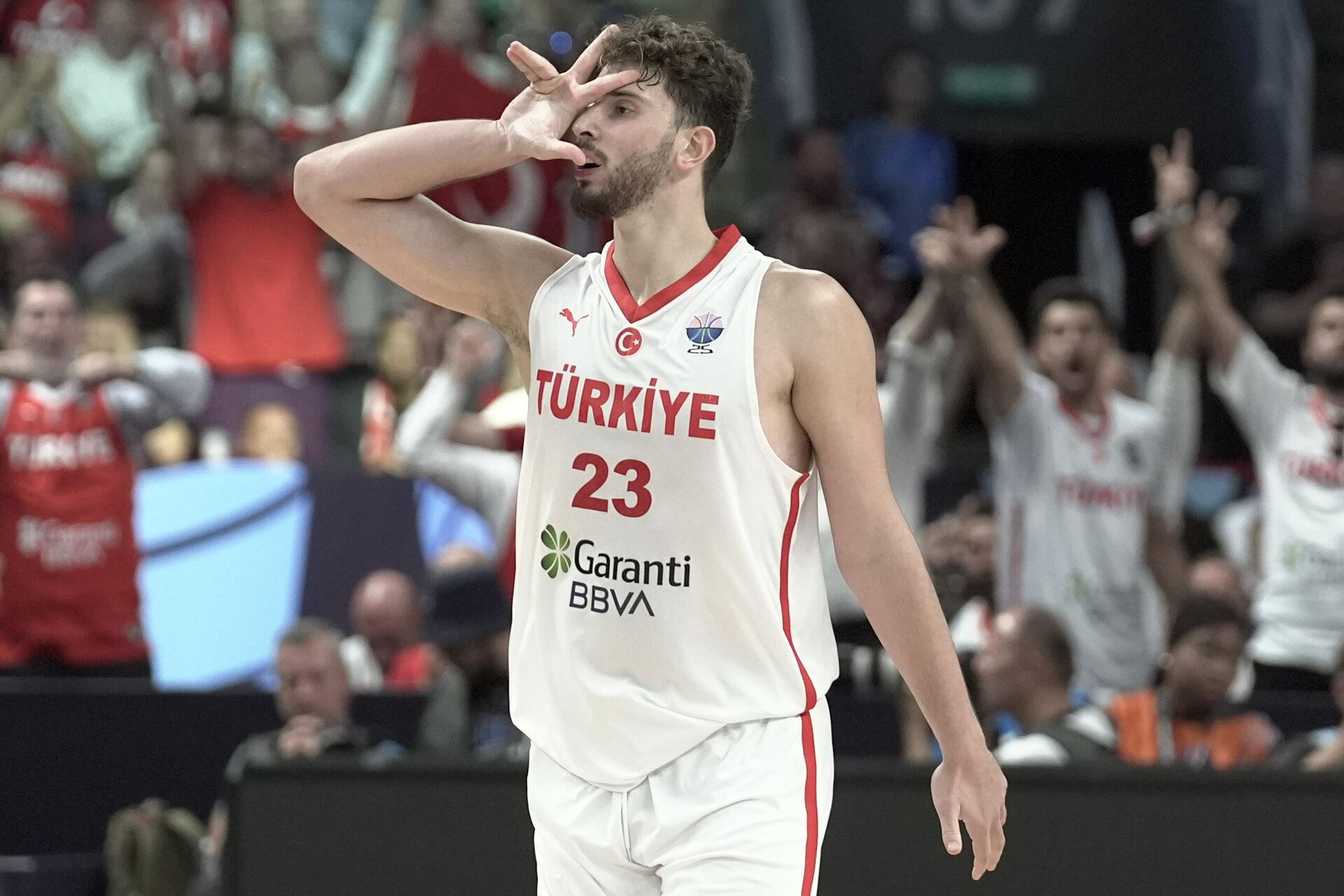 Alperen Şengün'den ilk açıklama: Bayrağımızı zirvede dalgalandırmak için elimden geleni yapacağım - Sputnik Türkiye, 1920, 15.09.2025