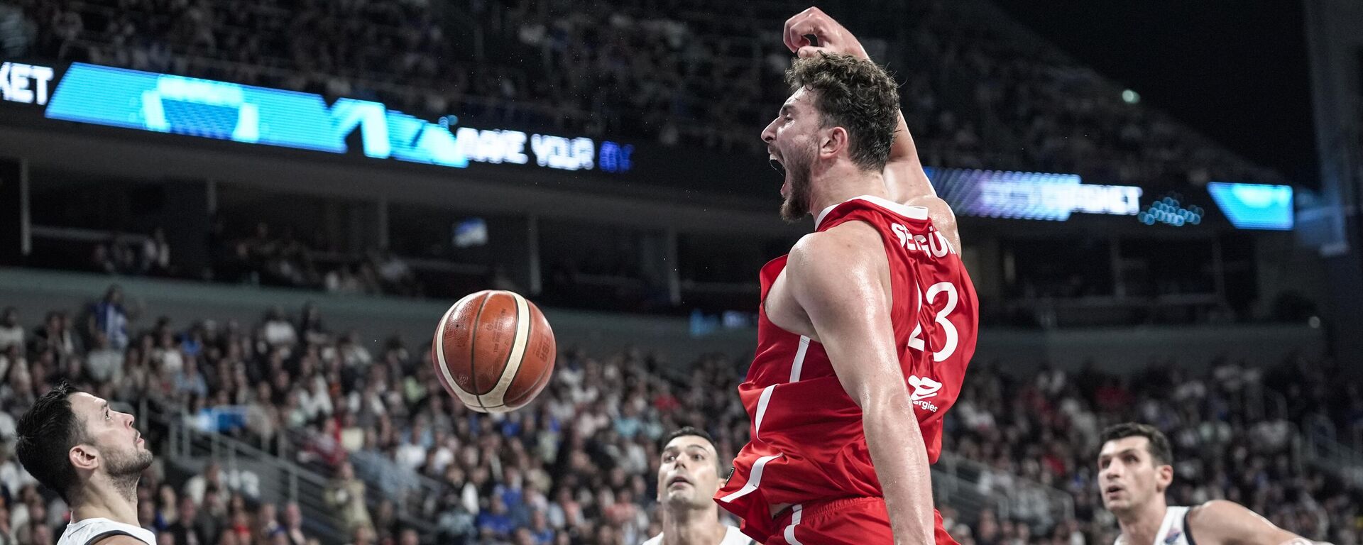 Alperen Şengün'den ilk açıklama: Bayrağımızı zirvede dalgalandırmak için elimden geleni yapacağım - Sputnik Türkiye, 1920, 15.09.2025