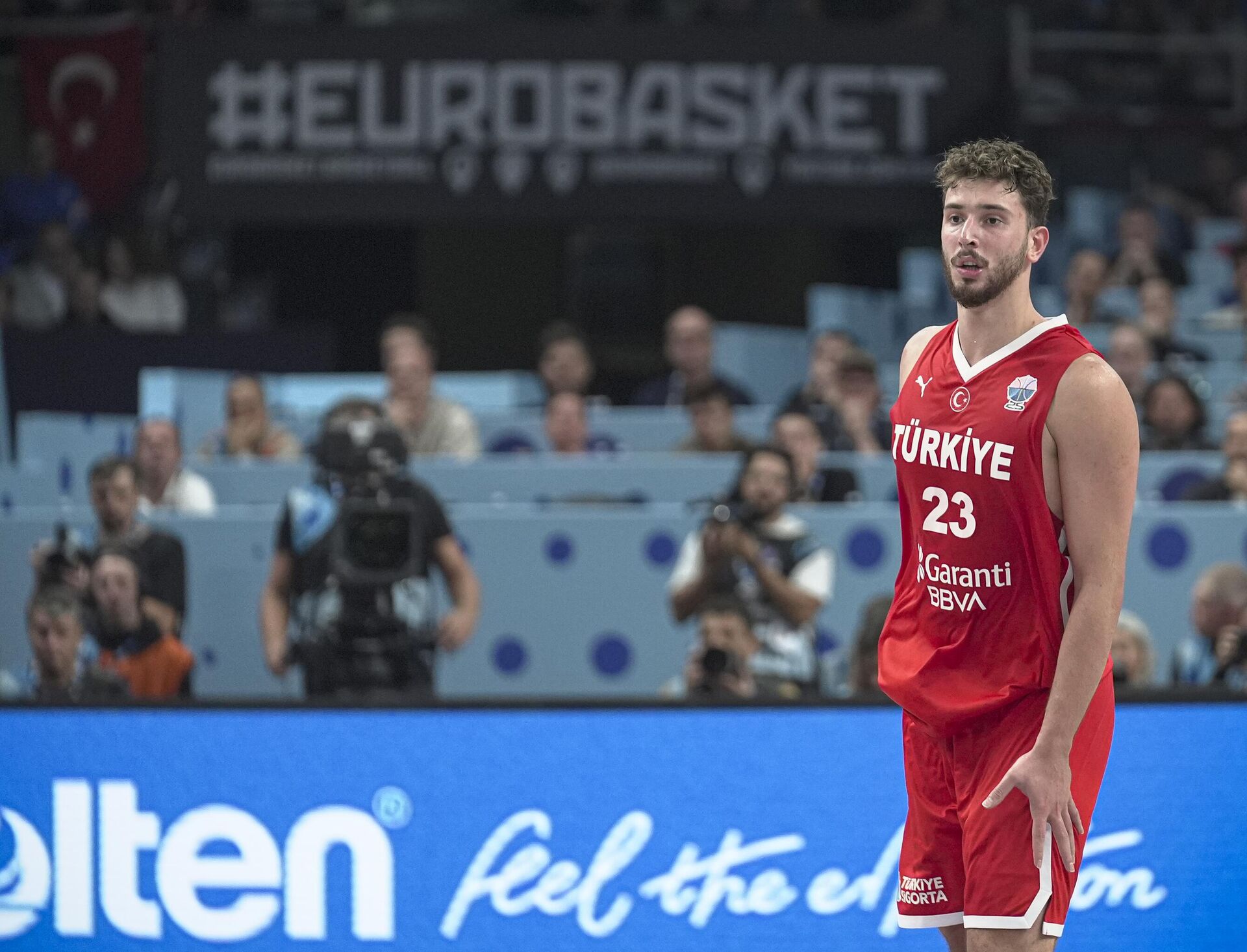 Alperen Şengün'den ilk açıklama: Bayrağımızı zirvede dalgalandırmak için elimden geleni yapacağım - Sputnik Türkiye, 1920, 15.09.2025