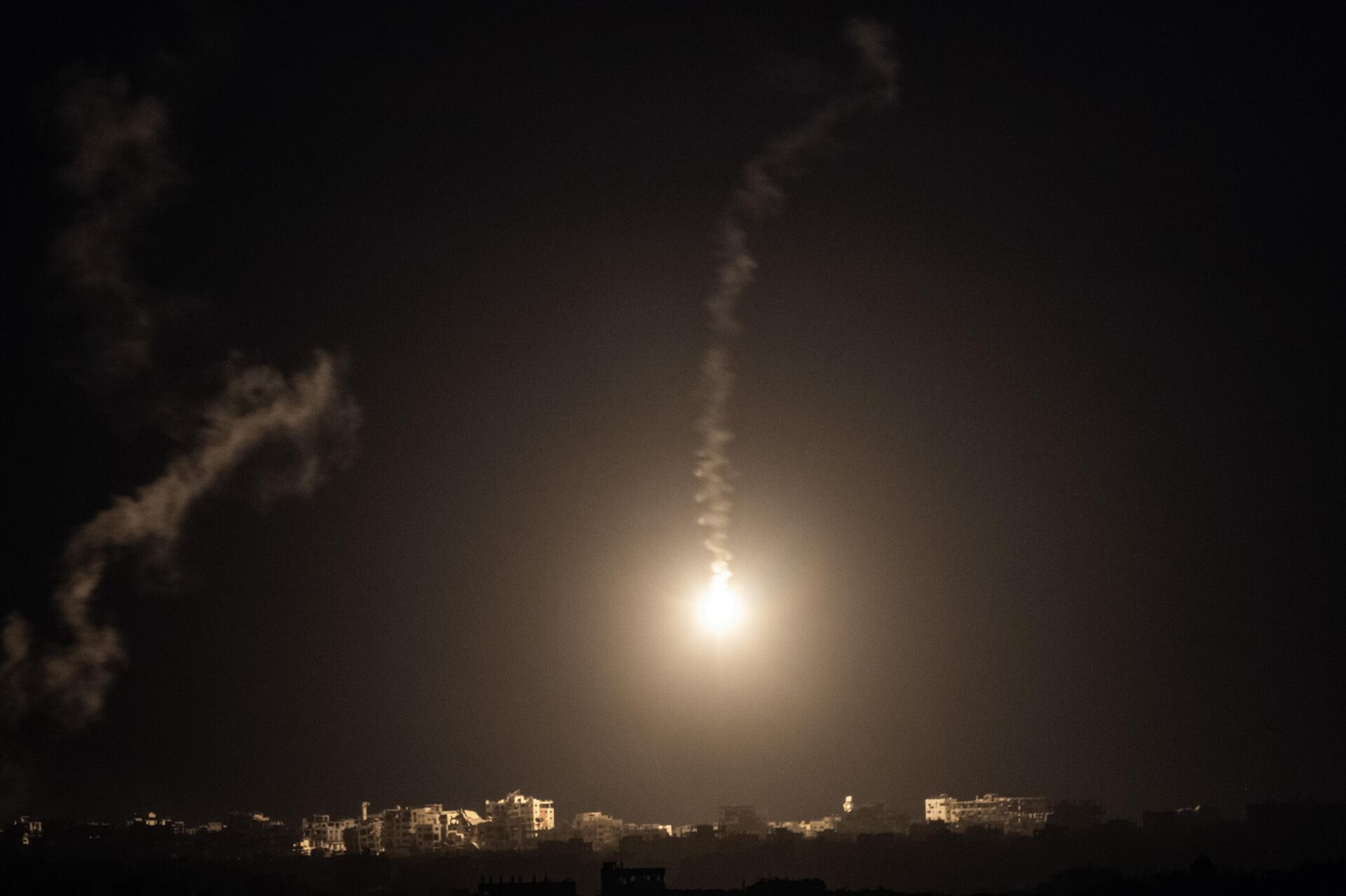 Aydınlatma fişeği sınırdan görüldü Aydınlatma fişeği sınırdan görüldü - Sputnik Türkiye, 1920, 16.09.2025