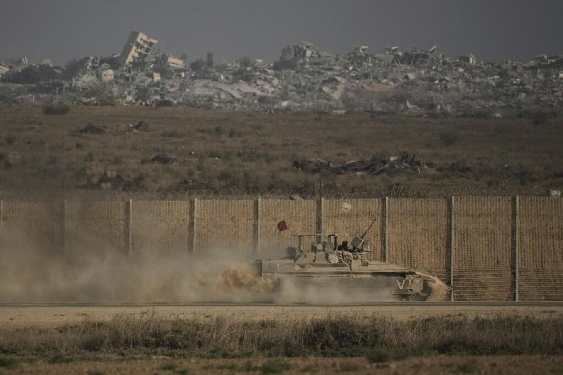 İsrail, Gazze'ye kara harekatı başlattı: Tankların kente girdiği açıklandı İsrail, Gazze'ye kara harekatı başlattı: Tankların kente girdiği açıklandı - Sputnik Türkiye, 1920, 16.09.2025