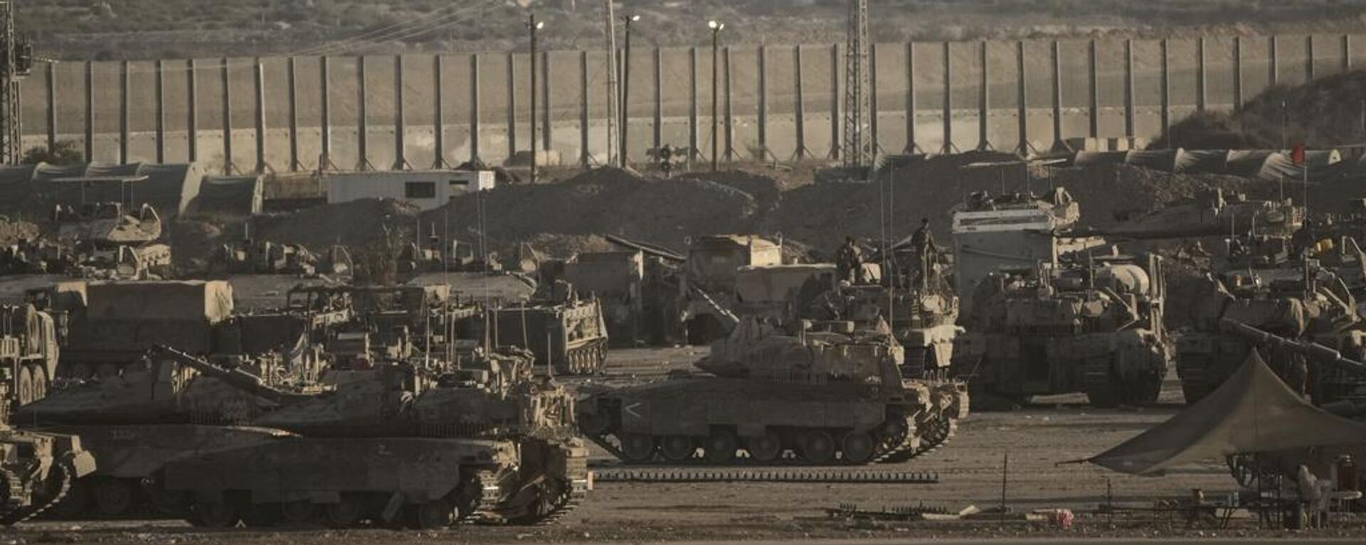 İsrail, Gazze'ye kara harekatı başlattı: Tankların kente girdiği açıklandı - Sputnik Türkiye, 1920, 16.09.2025