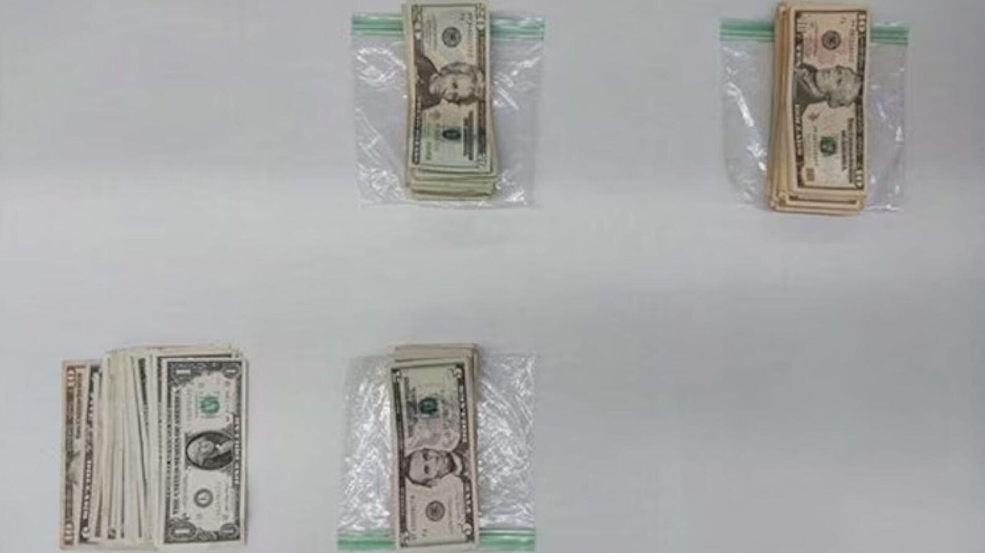 Ünlü İtalyan Şef Valentino Luchin'in banka soygunlarında ele geçirdiği paralar. - Sputnik Türkiye, 1920, 16.09.2025