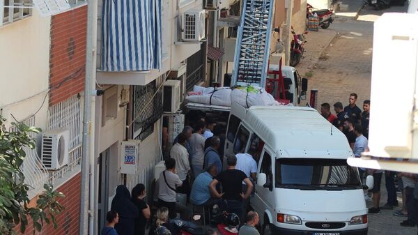 Aydın'da 310 kilo ağırlığındaki kişinin cenazesi asansörle evinden çıkarıldı - Sputnik Türkiye