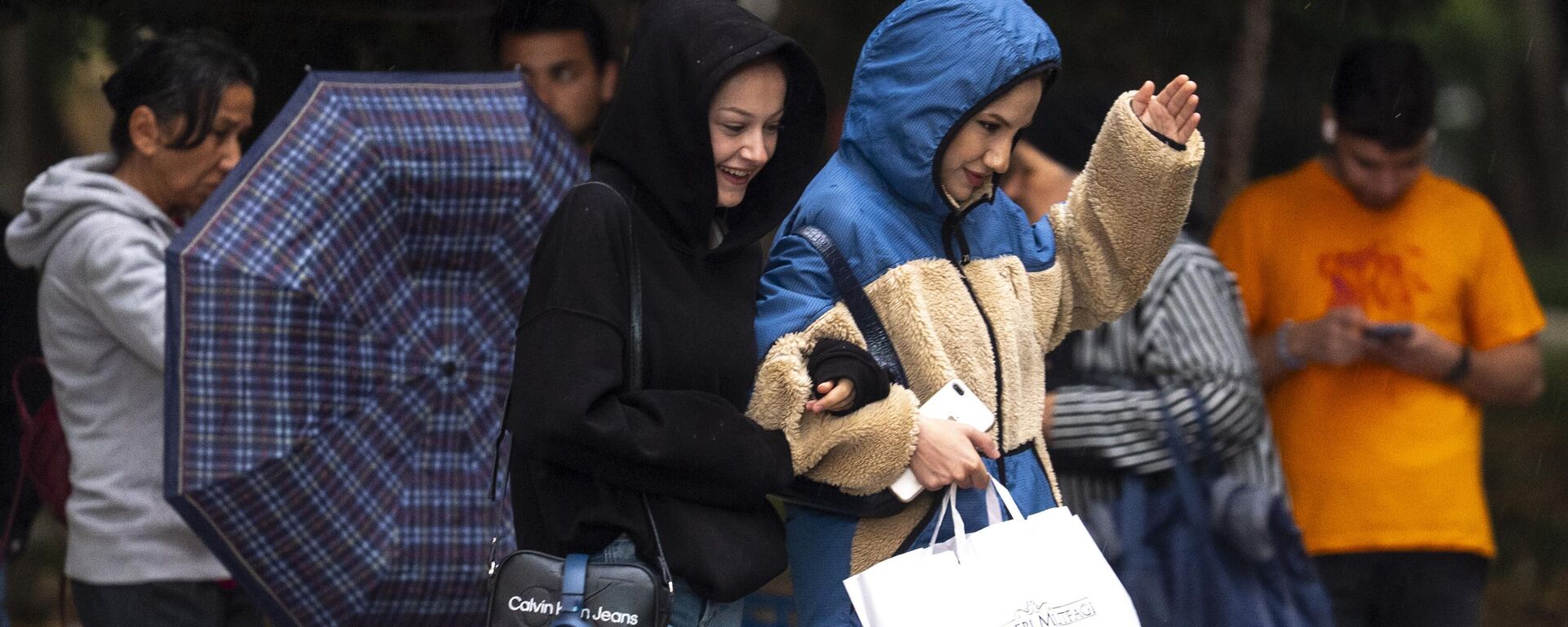 Meteoroloji saat verdi: Kuvvetli sağanak yağış uyarısı - Sputnik Türkiye, 1920, 01.10.2025