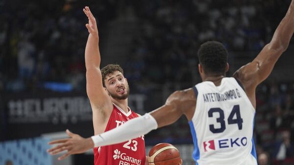 Alperen Şengün
 - Sputnik Türkiye