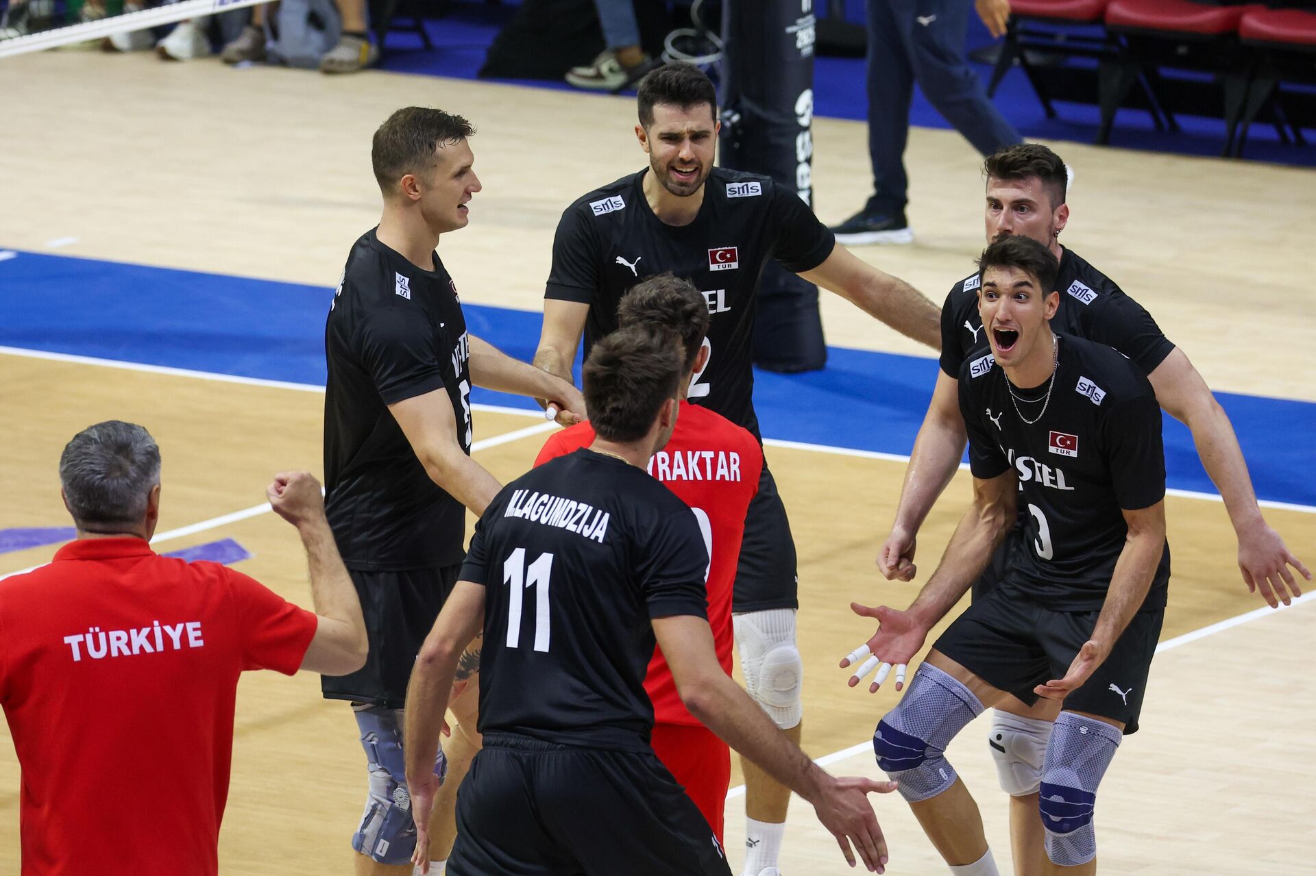 Dünya Şampiyonası: Filenin Efeleri, Kanada'da grubunu lider tamamladı - Sputnik Türkiye, 1920, 17.09.2025