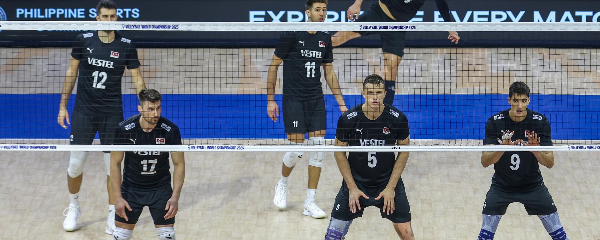 A Milli Erkek Voleybol Takımı namağlup ilerliyor: Filenin Efeleri'nin maç takvimi beli oldu - Sputnik Türkiye, 1920, 17.09.2025