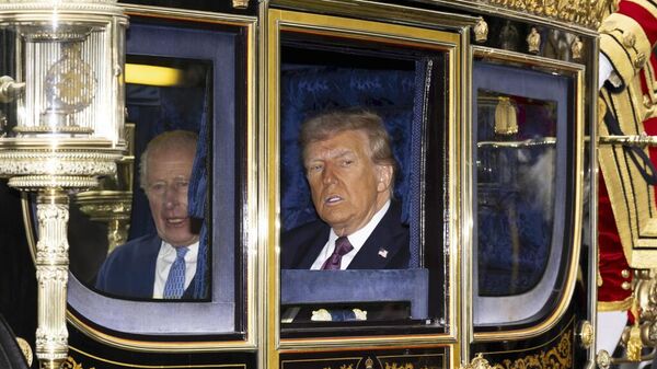 Kral Charles ve Trump  - Sputnik Türkiye