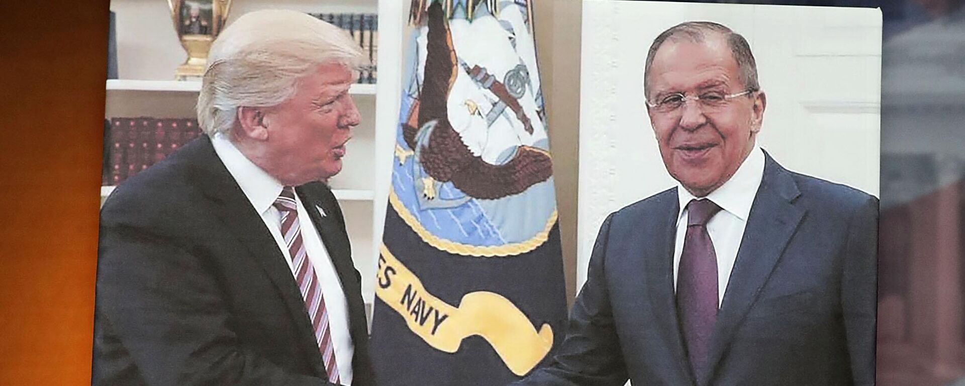 Фотография президента Дональда Трампа, приветствующего министра иностранных дел России Сергея Лаврова в Белом доме. - Sputnik Türkiye, 1920, 18.09.2025