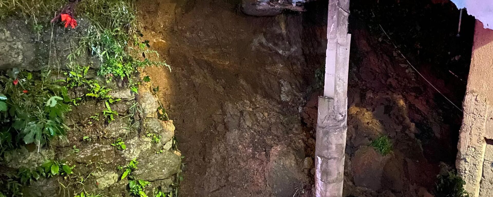 
Artvin'in Hopa ilçesinde heyelan riski sebebiyle 2 bina tahliye edildi - Sputnik Türkiye, 1920, 18.09.2025