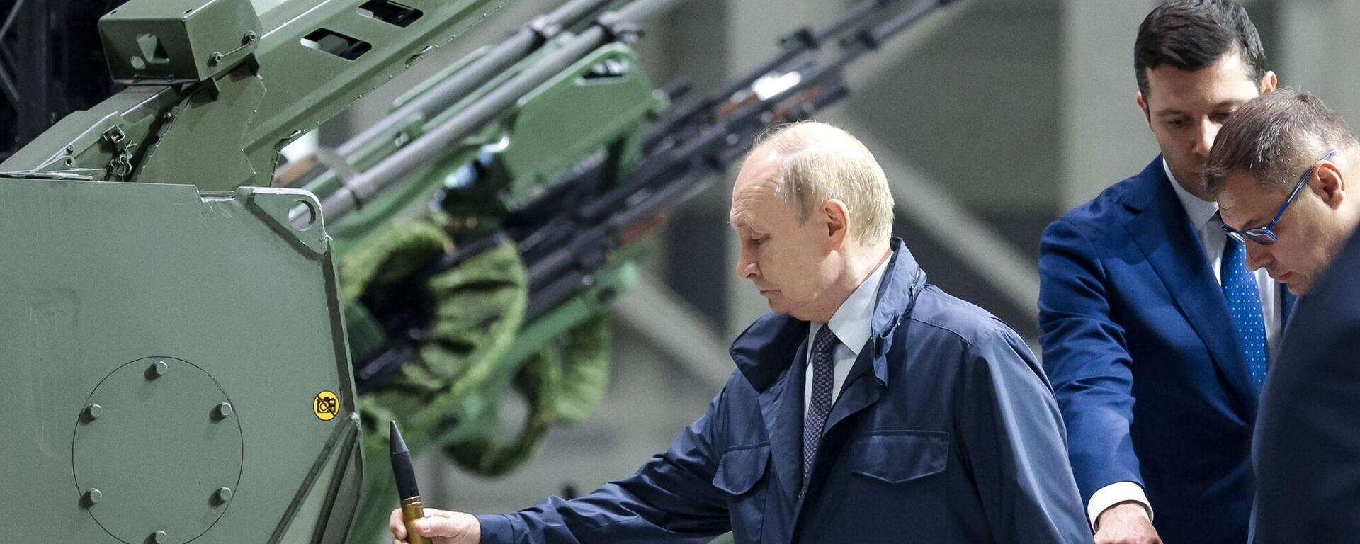 Rusya Devlet Başkanı Vladimir Putin, Rusya’nın Perm kentindeki silah ve askeri teçhizat sergisinde Rus savunma sanayisinin ürünlerini inceledi - Sputnik Türkiye, 1920, 19.09.2025