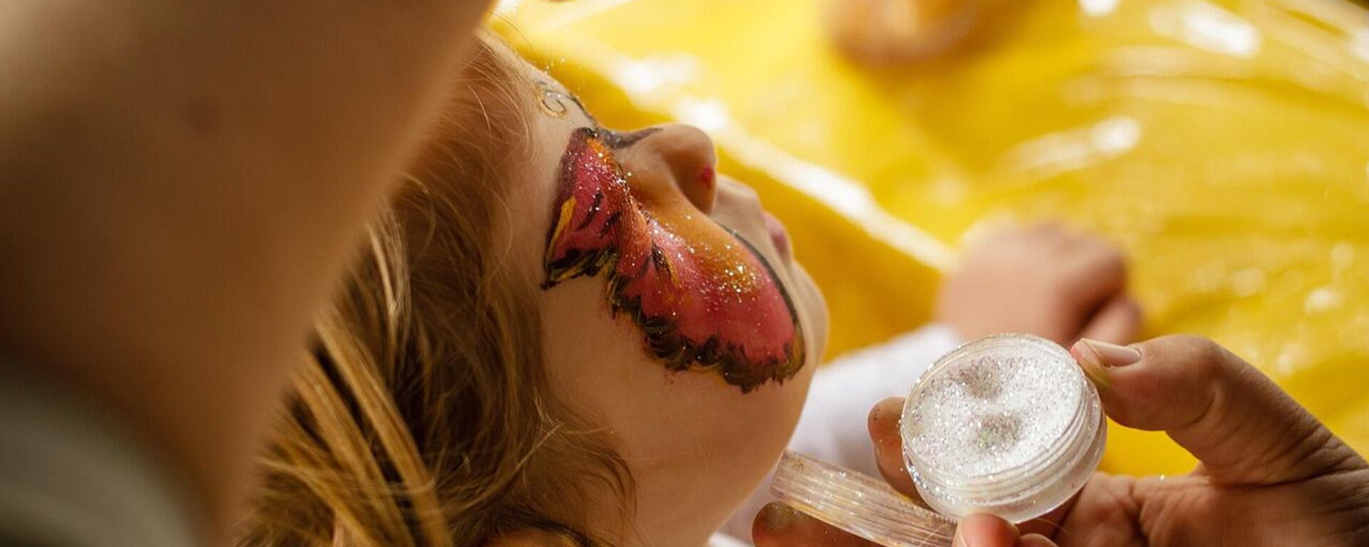 yüz boyama  - Sputnik Türkiye, 1920, 20.09.2025