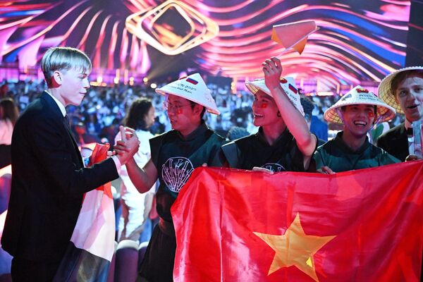 Uluslararası şarkı yarışması Intervision&#x27;ın finali Moskova&#x27;da yapılıyor: Yarışmaya 23 ülkeden sanatçılar katıldı - Sputnik Türkiye