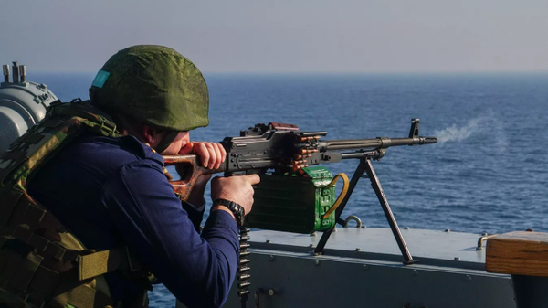 Rus Deniz Kuvvetleri'nden bir asker - Sputnik Türkiye