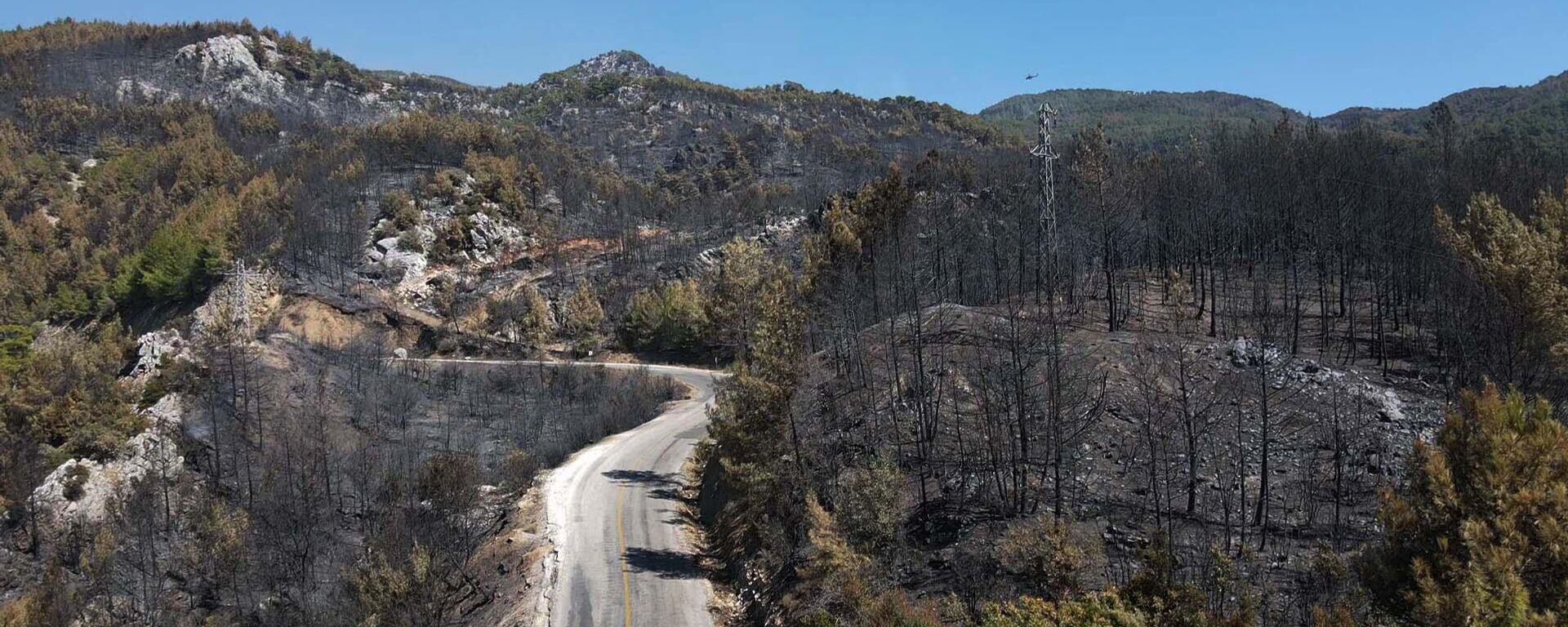 Muğla’nın Köyceğiz ilçesinde orman yangınında zarar gören alanlar havadan görüntülendi - Sputnik Türkiye, 1920, 21.09.2025