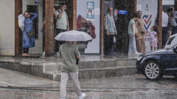 Meteoroloji'den kritik uyarı: Doğuda sıcaklıklar 6 derece azalıyor, Batıda 5 derece artıyor - Sputnik Türkiye