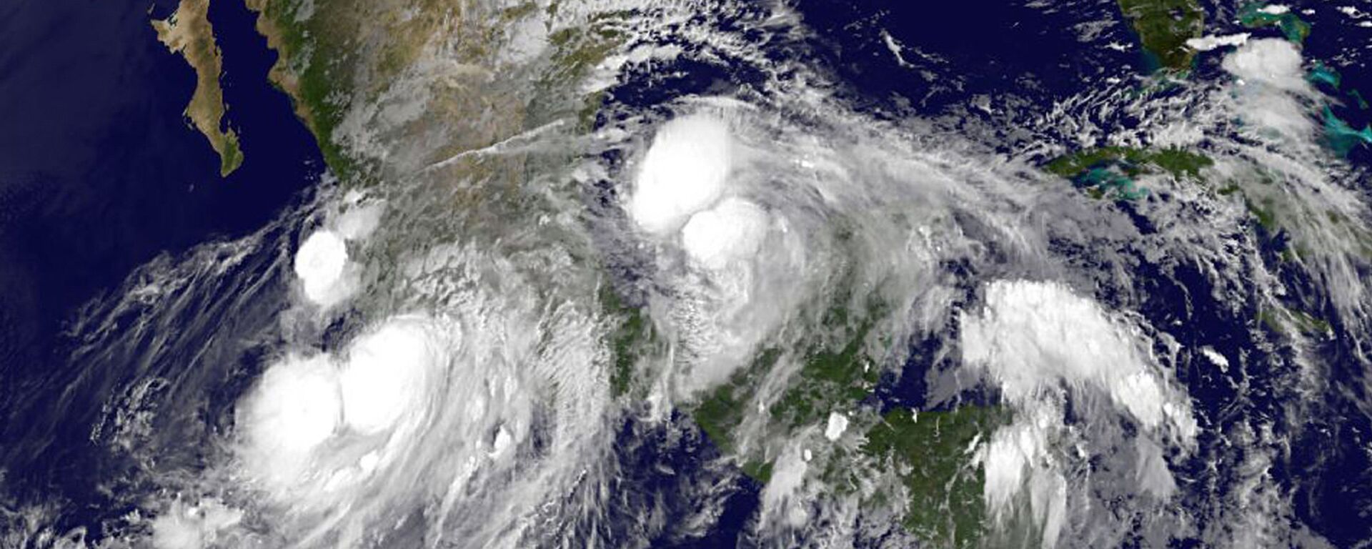 A tropical storm, known as Dora, has formed off the Pacific coast of Mexico, and is gaining strength, Mexico's National Meteorological Service (Servicio Meteorologico Nacional) - Sputnik Türkiye, 1920, 22.09.2025