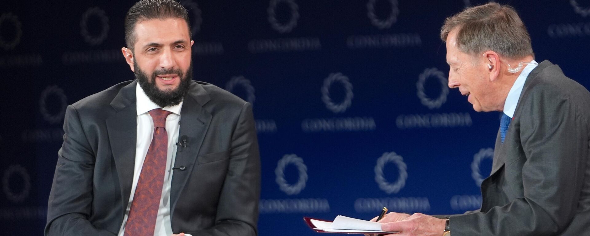 Ahmed Şara ve david petraeus - Sputnik Türkiye, 1920, 22.09.2025