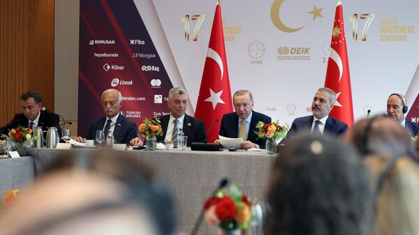 Cumhurbaşkanı Erdoğan, New York'ta, Türkiye-ABD İş Konseyi tarafından düzenlenen Sektörel Yuvarlak Masa Formatında Türk Yatırım Konferansı'na katıldı - Sputnik Türkiye
