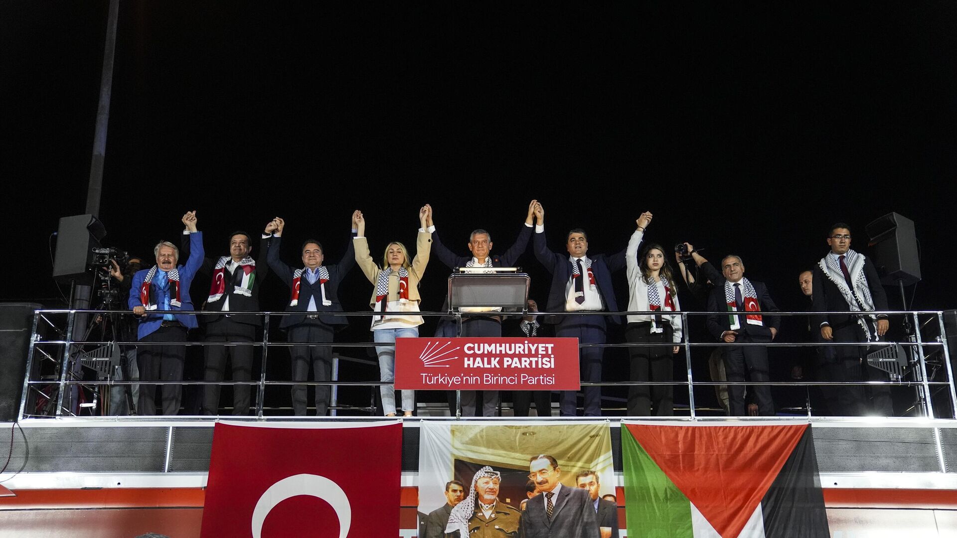 Cumhuriyet Halk Partisi (CHP) tarafından Eyüpsultan'da Filistin'e destek mitingi düzenlendi Cumhuriyet Halk Partisi (CHP) tarafından Eyüpsultan'da Filistin'e destek mitingi düzenlendi - Sputnik Türkiye, 1920, 25.09.2025