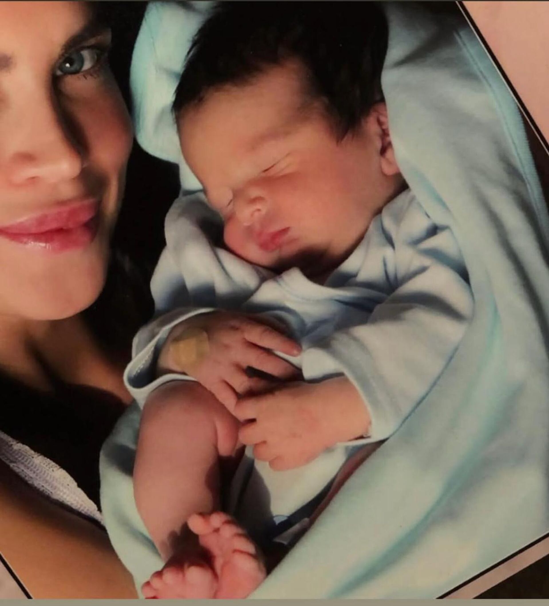 Ebru Şallı sosyal medya  - Sputnik Türkiye, 1920, 25.09.2025