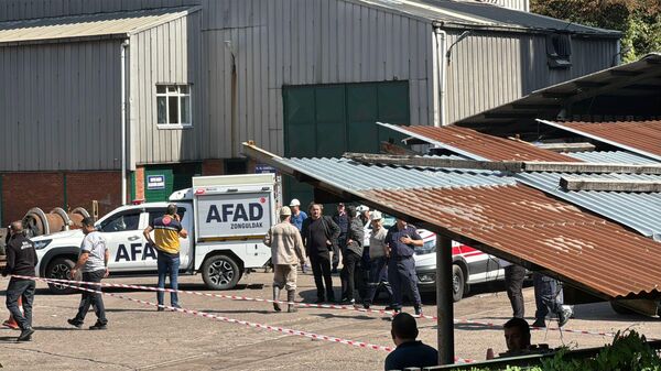 Zonguldak'ın Kilimli ilçesinde maden ocağında meydana gelen göçükte mahsur kalan 4 işçi kurtarıldı, 1 işçinin kurtarılması için çalışma sürüyor.  - Sputnik Türkiye