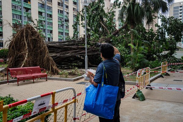 Meteoroloji verilerine göre Ragasa, Guangdong eyaletindeki Yangjiang kenti yakınlarında karaya çıktıktan sonra gücünü kısmen yitirerek tropik fırtına seviyesine indi. - Sputnik Türkiye