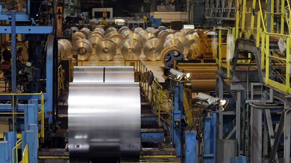 Finished galvanized steel coils await roll of the hot dip galvanizing line at ArcelorMittal Steel in Cuyahoga Heights, Ohio Friday, Feb. 15, 2013 - Sputnik Türkiye