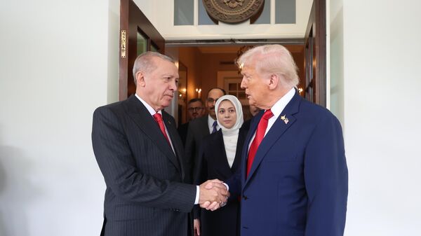 Cumhurbaşkanı Recep Tayyip Erdoğan, ABD Başkanı Donald Trump ile Beyaz Saray'da bir araya geldi.  - Sputnik Türkiye