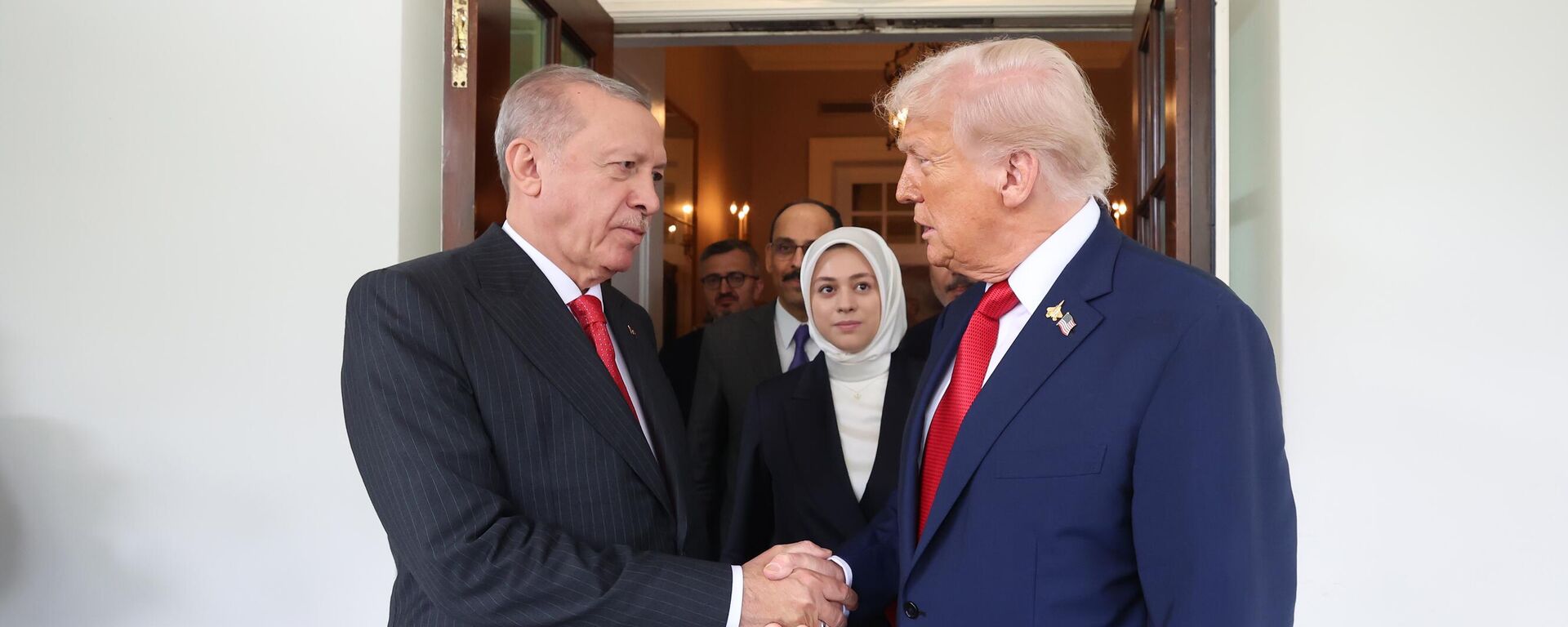 Cumhurbaşkanı Recep Tayyip Erdoğan, ABD Başkanı Donald Trump ile Beyaz Saray'da bir araya geldi.  - Sputnik Türkiye, 1920, 25.09.2025