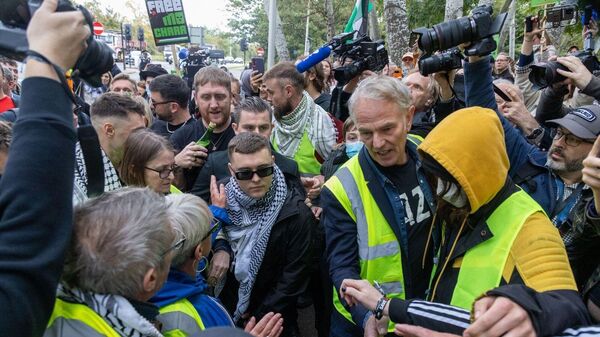 İrlandalı rap grubu Kneecap üyesi Mo Chara Londra'da mahkemeye çıktı
 - Sputnik Türkiye