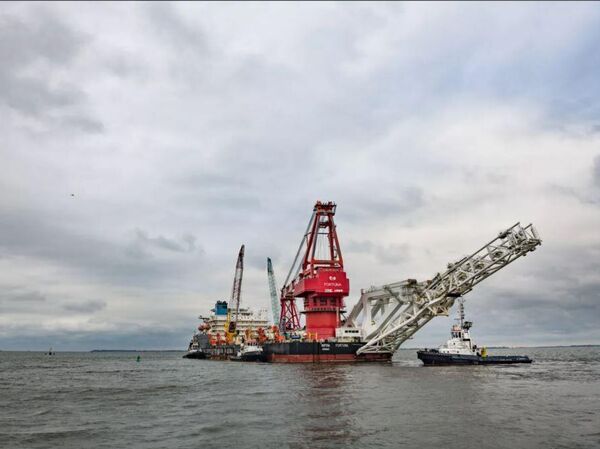 Fortuna boru döşeme gemisi, Wismar limanından ayrılıyor - Sputnik Türkiye