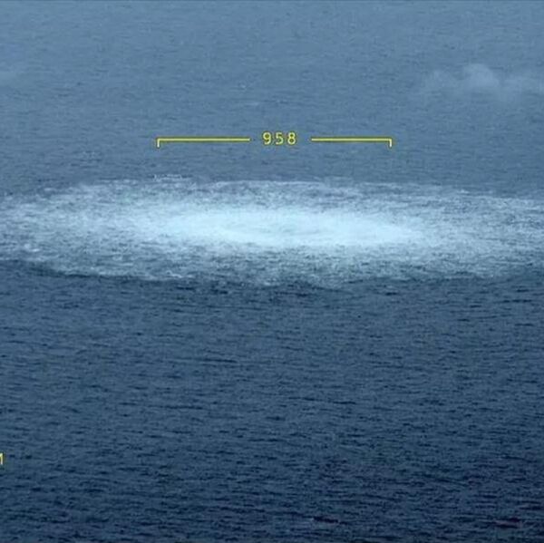 İsveç Sahil Güvenliği tarafından paylaşılan  ve 27 Eylül 2022 Çarşamba günü sahil güvenlik uçağından çekilen  bu görüntüde Baltık Denizi&#x27;nde yaşanan Kuzey Akım boru hattından gaz sızıntısı görülüyor - Sputnik Türkiye