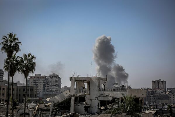 Bölgeden gelen son görüntüler, saldırıların hem sivil yerleşimlerde hem de medya mensupları arasında kayıplara yol açtı. - Sputnik Türkiye