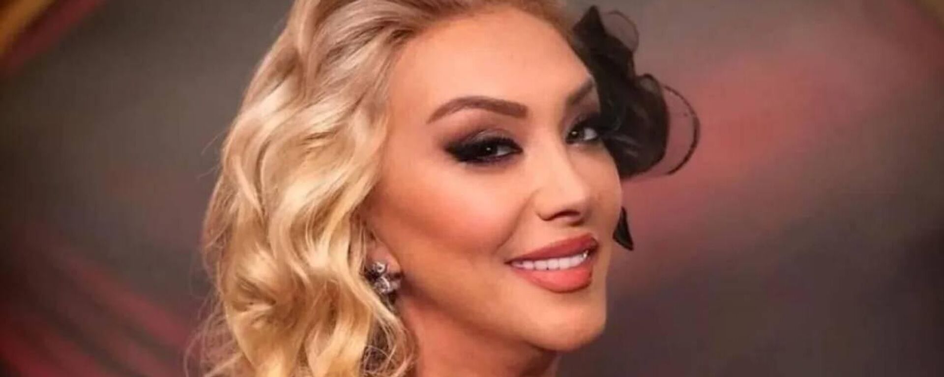 Şarkıcı Güllü - Sputnik Türkiye, 1920, 27.09.2025