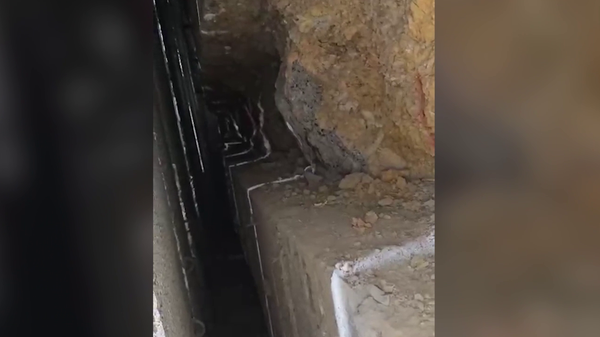 İstanbul'da tünel girişindeki dar alanda sıkıştı: Saatlerce çalışmanın ardından yaralı kurtarıldı - Sputnik Türkiye