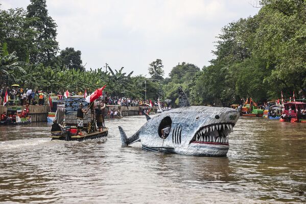 Nehir koruma kampanyasının bir parçası olarak çevre bilincini artırmayı hedefleyen temalı konvoy için 43 adet benzersiz tekne hazırlandı. Nehir koruma kampanyasının bir parçası olarak çevre bilincini artırmayı hedefleyen temalı konvoy için 43 adet benzersiz tekne hazırlandı. - Sputnik Türkiye