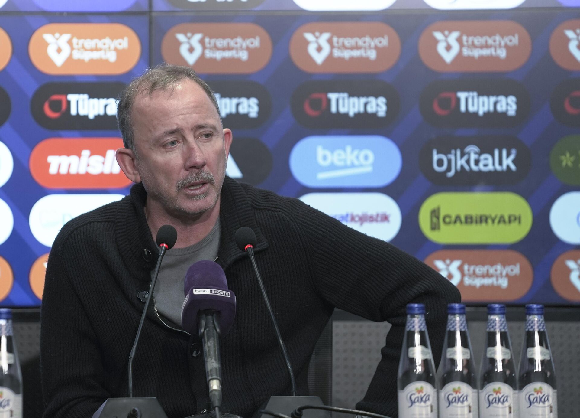 Sergen Yalçın: Birlikte oynayan oyuncuları bir araya getiremiyoruz Sergen Yalçın: Birlikte oynayan oyuncuları bir araya getiremiyoruz - Sputnik Türkiye, 1920, 30.09.2025